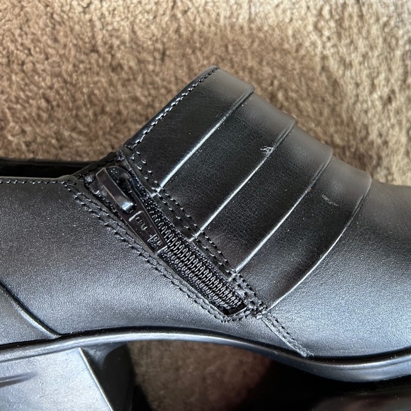 🍂Ultimate Comfort By Clark’s Zip Side Bootie Heel - Picture 6 of 12